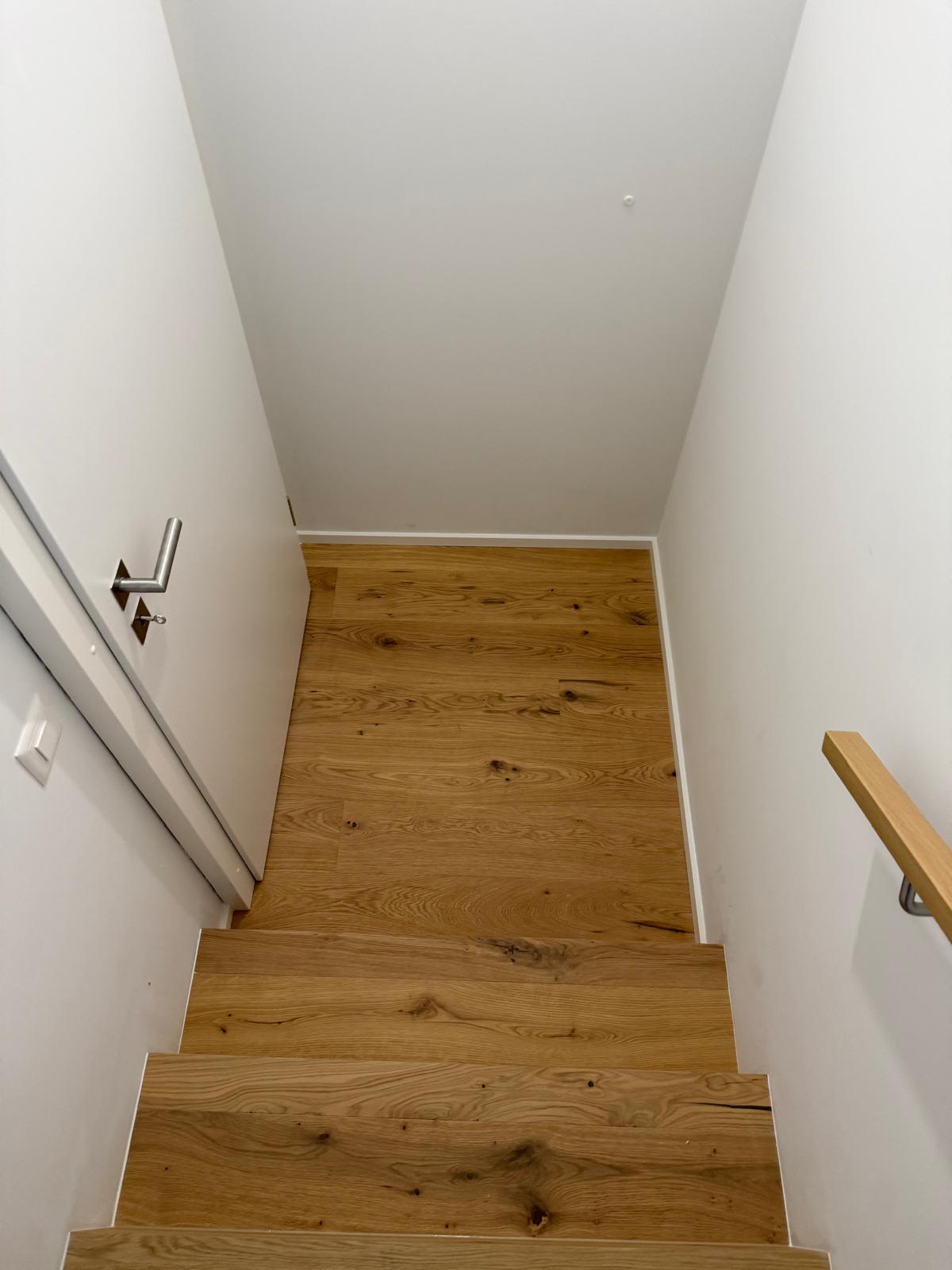 Raccord du parquet au palier supérieur