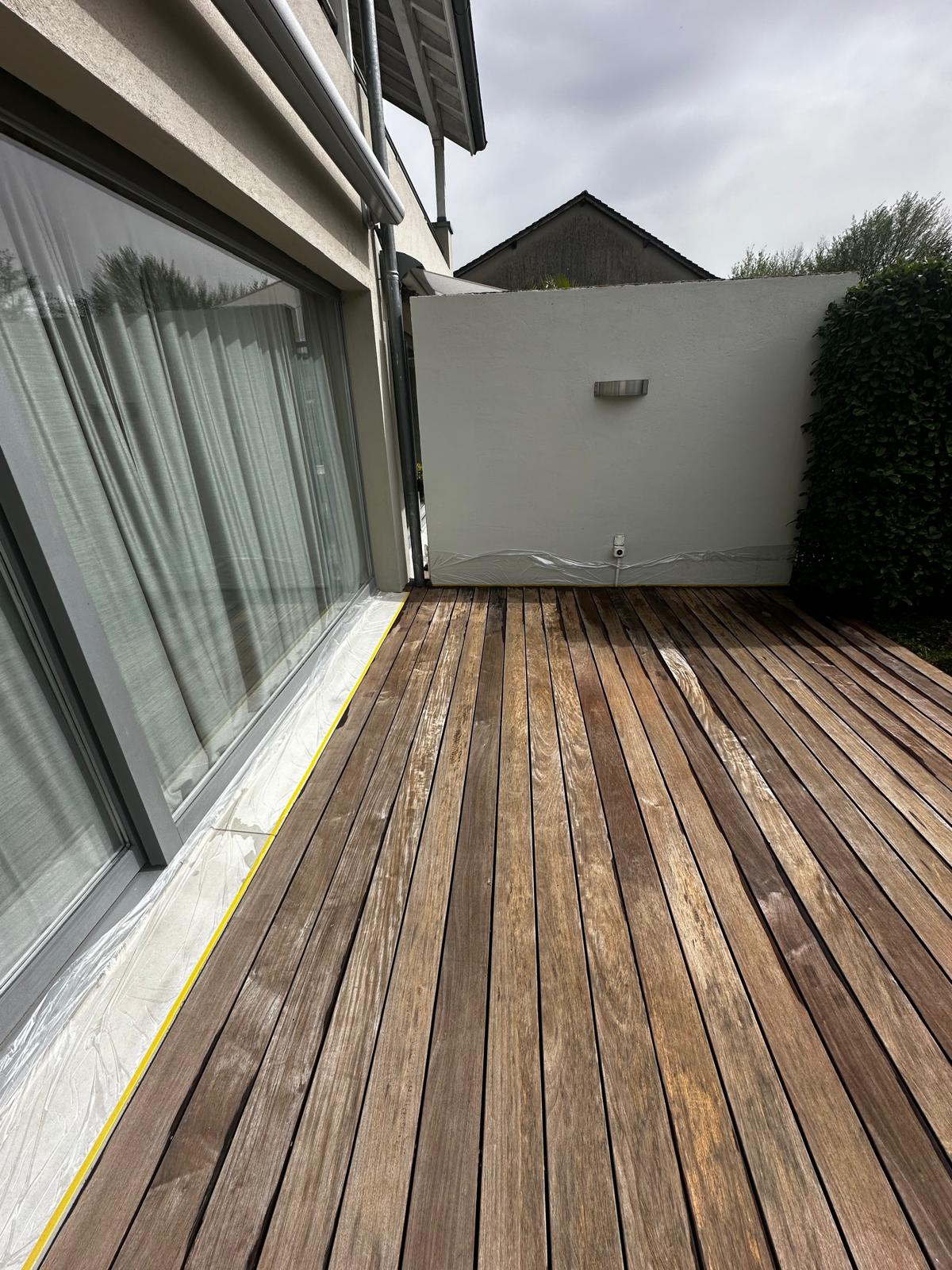 Terrasse bois existante grisée avant traitement