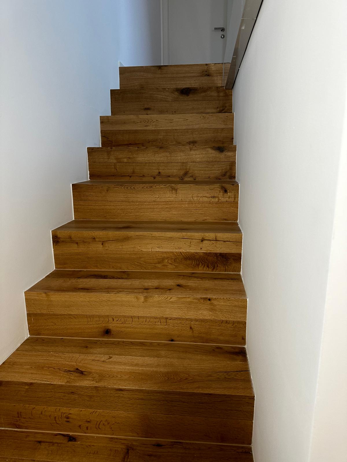 Escalier habillé en parquet chêne mono-lame